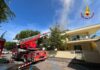 Incendio nel tetto di un residence a Cervia, intervengono i Vigili del Fuoco