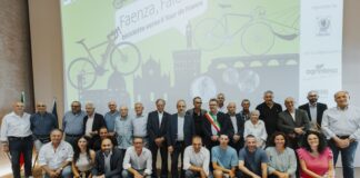 Faenza accoglie lo storico passaggio del Tour de France