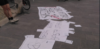 Sit-in in piazza contro le armi e convegno al Palazzo delle Associazioni