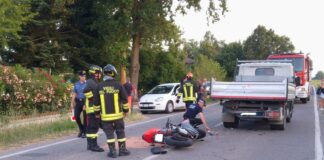 Moto si scontra con furgone. Gravissimo motociclista 17enne