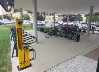 Nuove rastrelliere con pensilina a servizio di alcuni edifici comunali per incentivare l’uso della bicicletta nel percorso casa lavoro