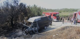 Furgone a fuoco a Lido Adriano: interessata la vegetazione circostante per diversi metri quadri