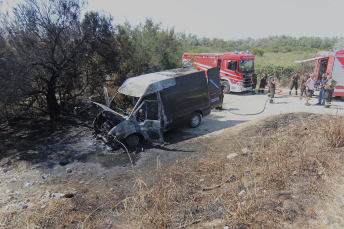 Camion va a fuoco a Lido Adriano