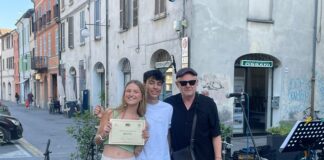 Faenza Rock 2024 gran finale in Piazza delle Erbe, vincono la cantautrice Betta e il duo Mattu&Bricchi, suoneranno al MEI 2024