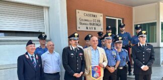 Omaggiati con libri i Carabinieri