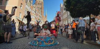 Tournée europea per lo storico spettacolo Fiesta
del Teatro Due Mondi di Faenza