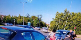 Imbocca contromano la rotatoria della via Emilia e sperona un’autovettura: aveva un tasso alcolemico pari a oltre quattro volte il consentito