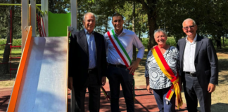 Inaugurati nuovi giochi in dieci parchi del territorio comunale colpiti dall’alluvione, grazie alla donazione di Alma Petroli