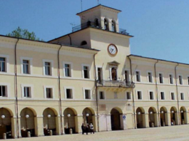 Cervia, dimissioni sindaco. L’opposizione: “Città sotto gogna mediatica. Non si poteva andare avanti così”