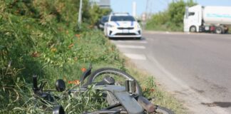 Giallo, motociclista trovato sul ciglio della strada, il ferito sostiene che è stata un’auto che non si è fermata