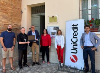 UniCredit dona 25 computer alla Caritas della Diocesi Ravenna-Cervia per le famiglie alluvionate