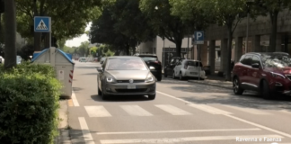 Attraversamento pedonale cieco in via Bovini: un pericolo per i pedoni