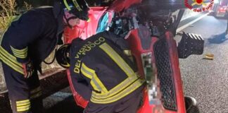 Faenza: auto si ribalta su un fianco, donna soccorsa dai Vigili del Fuoco