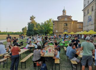 Russi: ultimo appuntamento con i “picnic a palazzo” per cibo contadino, musica e arte