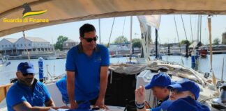 Esperienza formativa in barca per i bambini del centro educativo Anacleto grazie alla Guardia di Finanza