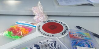 Lido di Savio: faceva acconciature in spiaggia, sanzionata 52enne