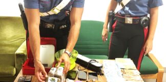 I carabinieri scoprono una base di spaccio: 2 Kg e mezzo di droga e 38.000 euro in contanti