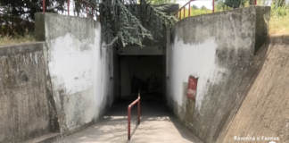 Degrado al sottopasso di via Santa Lucia: asfalto dissestato, scritte, pericoli