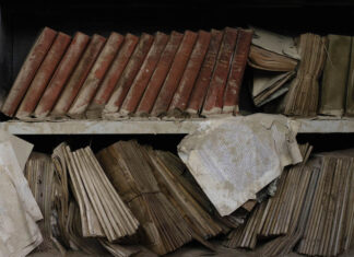 Sommersi salvati. Libri liberati dal fango, in Classense la mostra che racconta l’alluvione