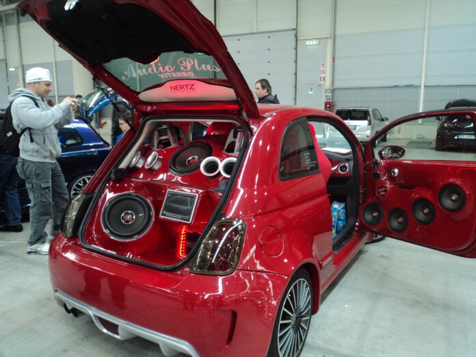 2560px-Fiat_500@Rome_Tuning_Show