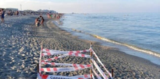 Mina anticarro scoperta in spiaggia a Milano Marittima