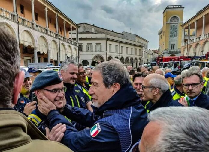 Alluvione-il-ministro-Musumeci-a-Faenza-Vanno-cambiate-le-norme-per-una-rapida-ricostruzione_articleimage