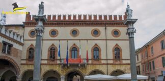 Abusivismo: sequestrati 18 mila prodotti e 2 tonnellate di vongole. Sanzionati 5 distributori di carburante