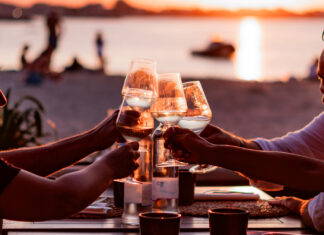Faenza: Caviro e Casa Spadoni insieme per l’Ora Blu