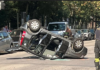 Auto si scontra con una vettura parcheggiata in doppia fila e cappotta: anziana al Bufalini