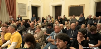 Gli alluvionati riempiono la sala del consiglio comunale e tornano a chiedere concretezza