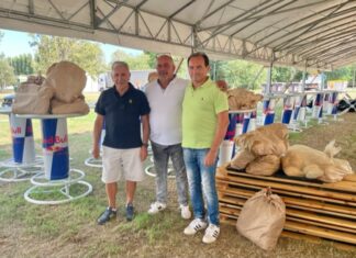Donati alimenti dalla Federazione italiana Dragon Boat al Dormitorio Comunale “Re di Girgenti” e “Agriambiente Ravenna“
