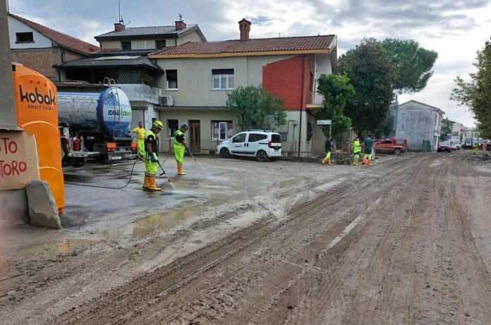 pulizia strade e spurghi traversara