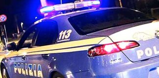 Lite violenta in treno: calci e pugni alla fidanzata e poi ai poliziotti. Arrestato per atti persecutori