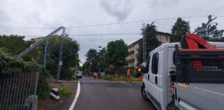 Camion abbatte un palo: treni bloccati sulla linea Faenza-Russi