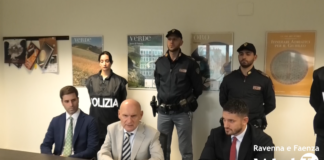 Castel Bolognese: la pistola che ha sparato fuori dal night rubata nel 2021. Domani udienza di convalida