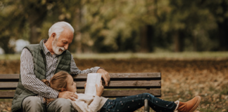 Auser: Domani pomeriggio al salone Estense della Rocca Benedetta Landi presenta il libro “Nonni e nipoti”