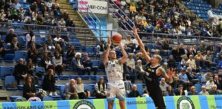 Basket: I Blacks vincono il derby in rimonta