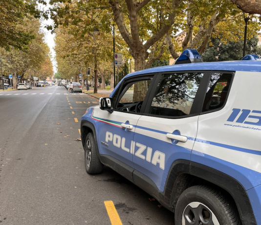 Tenta di rubare una bici elettrica in centro, arrestato dalla Polizia di Stato