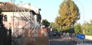 È stato demolito il magazzino pericolante che da mesi paralizza via Ravegnana