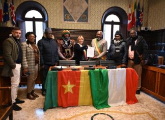 L’assessora Federica Moschini riceve il sindaco di Douala Richard Nfeungwang