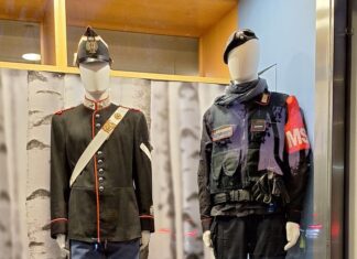 Lugo: Festa Forze Armate. In vetrina da Liverani Abbigliamento due uniformi dei Carabinieri