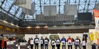 Flash mob di Linea Rosa al villaggio della Maratona di Ravenna