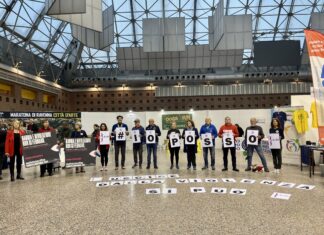 Flash mob di Linea Rosa al villaggio della Maratona di Ravenna