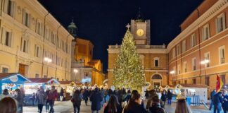 Natale a Ravenna, sabato l’accensione dell’albero e le prime iniziative in piazza del Popolo