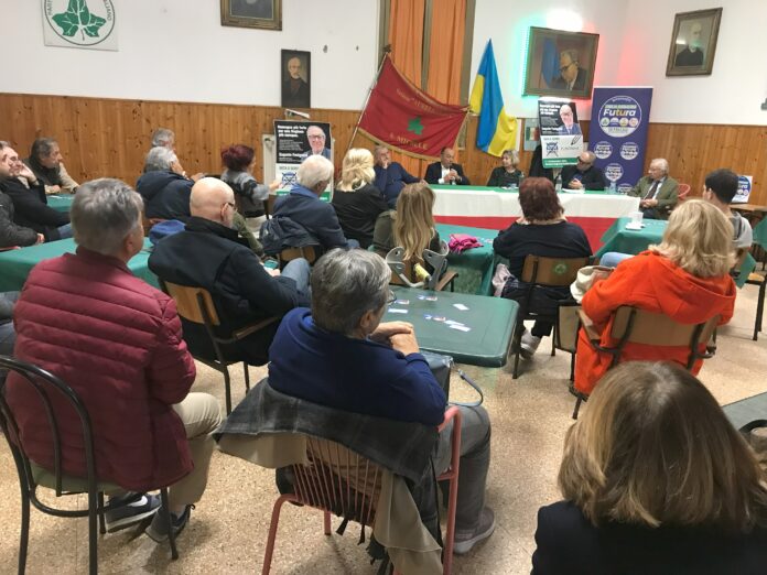 Tavolo dei relatori e pubblico