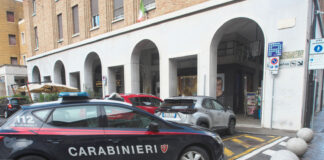 Ladro bloccato da una dipendente in un centro ottico