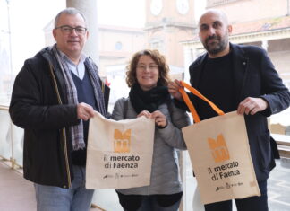 L’amministrazione lancia la shopper del Mercato di Faenza