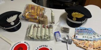 Mezzano: irruzione dei Carabinieri in una casa, trovata droga e petardi illeciti. Arrestato un uomo