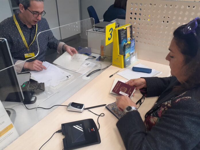 Foto Servizio Passaporti in ufficio postale