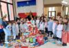 Gli alunni della scuola Pascoli sostengono la 7ª edizione del progetto “Grazie Babbo Natale 2024”